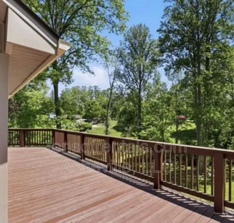 3 bed, 2.5 bath, 2319 sqft, $3,000 — Photo 2
