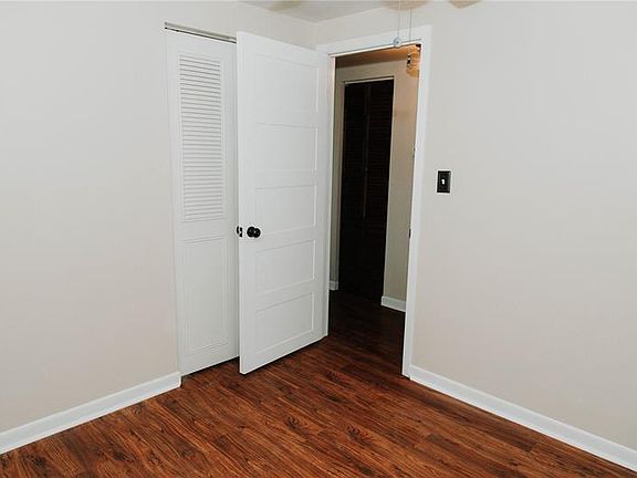 5th image of 708 Starke Lake Cir