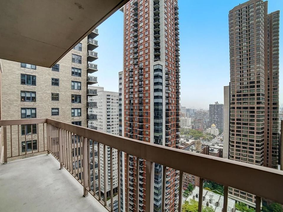 1st image of 235 E 40th St APT 28A