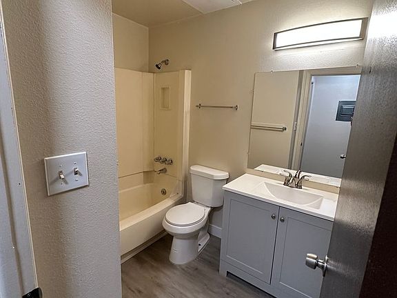 5th image of 108 Camelot Ct APT 103