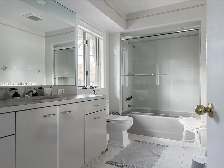 950 S Southlake Dr — Photo 10