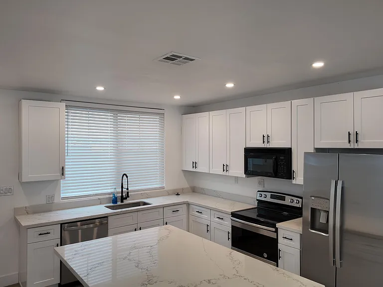 1109 W Broadway Rd #A — Photo 3