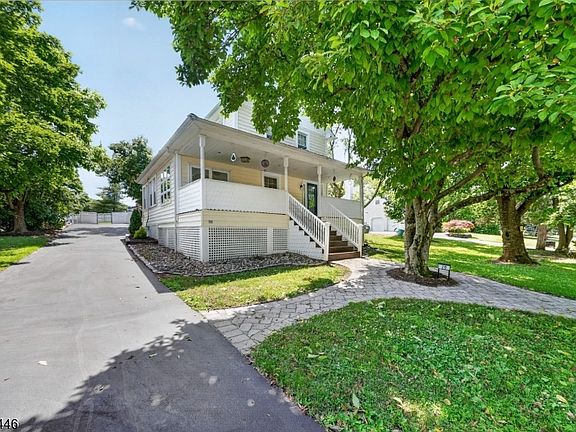 3rd image of 20 Kline Blvd