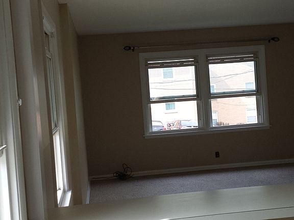 4th image of 1323 E Randolph Ct