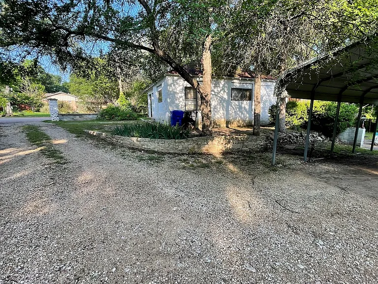 2725 Lindsey Hollow Rd — Photo 2