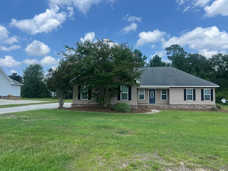 105 Thomkin Dr — Photo 3