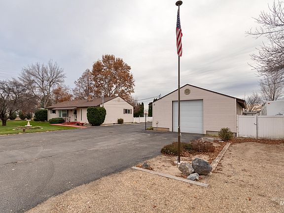 2nd image of 9631 Cherry Ln