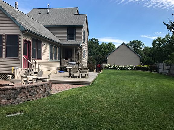 3rd image of 6 Mystic Ln