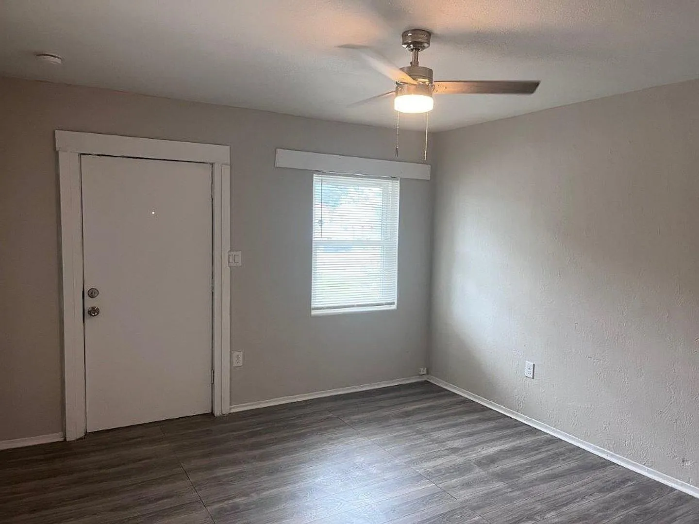 2 bed, 1.0 bath, 1440 sqft, $1,199 — Photo 2