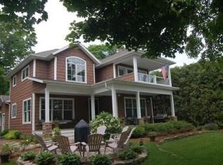 203 Ferry Ave, Charlevoix, MI 49720