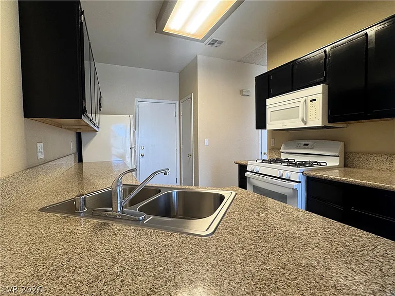514 Brightwater St — Photo 11