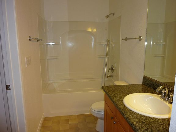 4th image of 2471 Creekside Ct