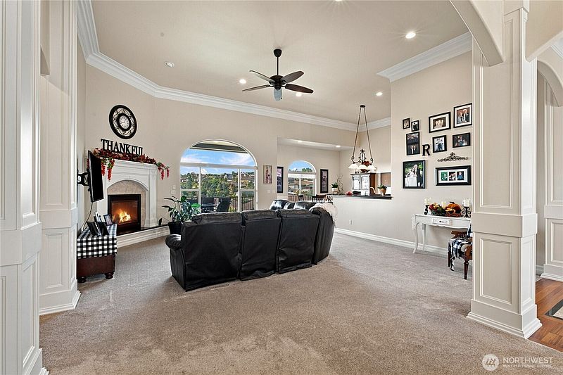 4th image of 604 N 72nd Avenue