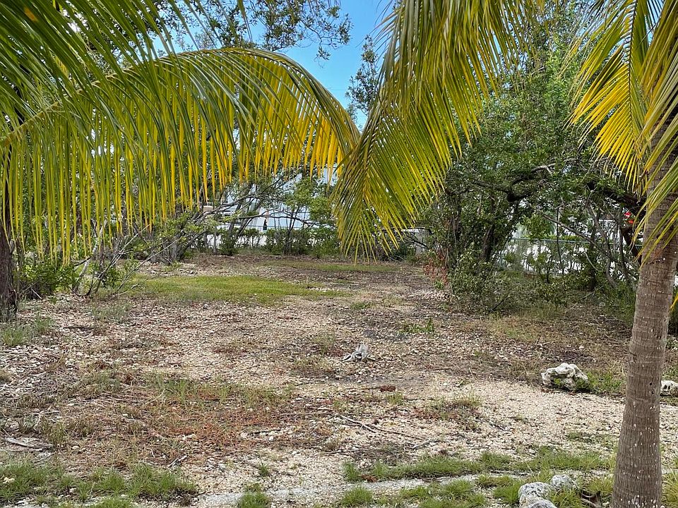 2nd image of 16 S Blackwater Ln