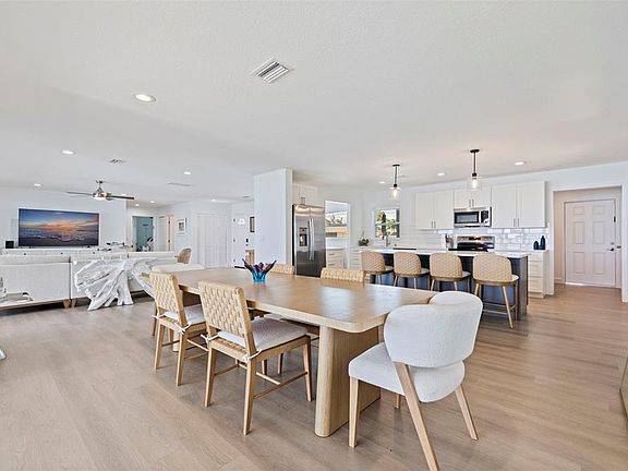 3rd image of 501 22ND AVENUE SE