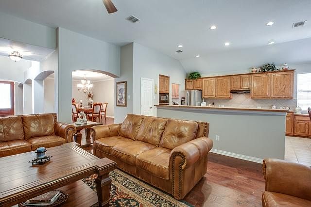 1st image of 528 Winding Forest Dr