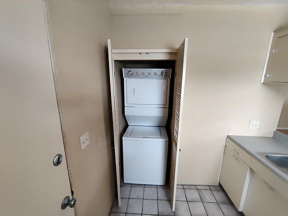 2nd image of 2801 E Elm St #B