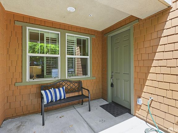 3rd image of 2541 Oak Rd