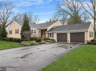 408 Toll House Ln, Moorestown, NJ
