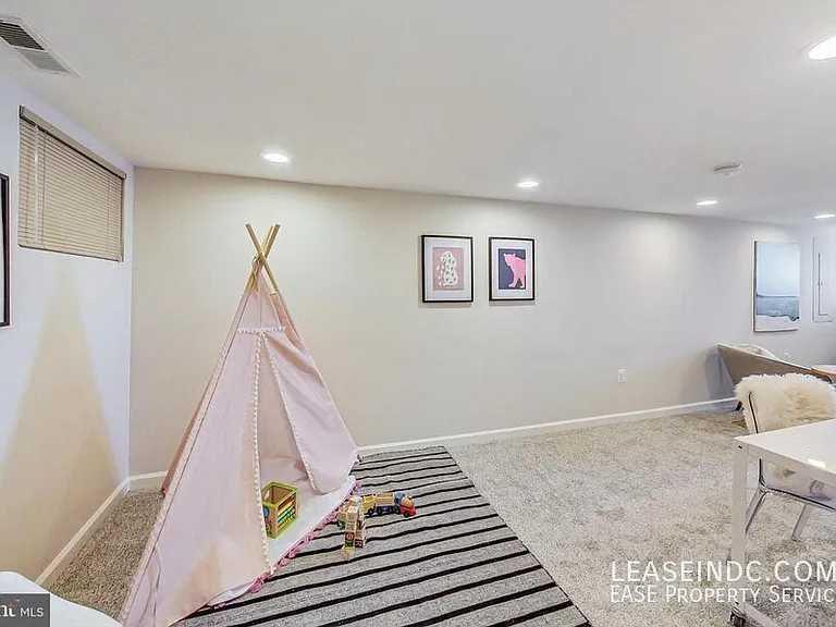 535 Gresham Pl NW — Photo 30