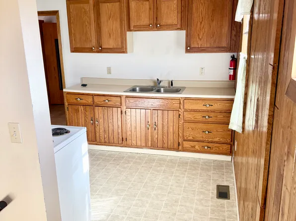208 7th St S #3, Virginia, MN 55792