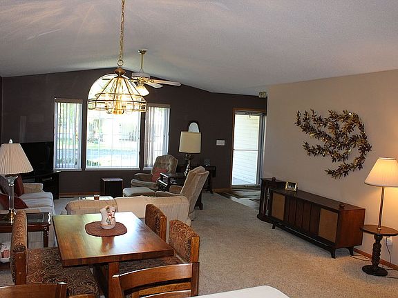 2nd image of 9 Carriage Ln