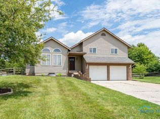 3551 Lynnbrooke Ln, Oregon, OH 43616