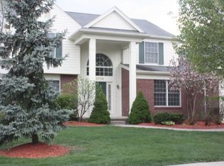2738 Santia Dr, Troy, MI 48085