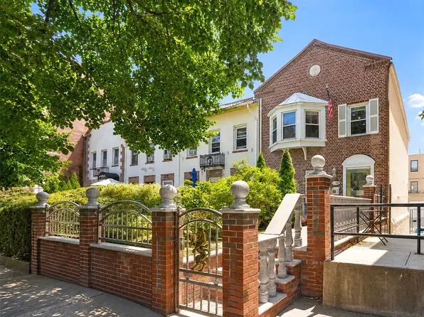 3039 36th St, Astoria, NY 11103