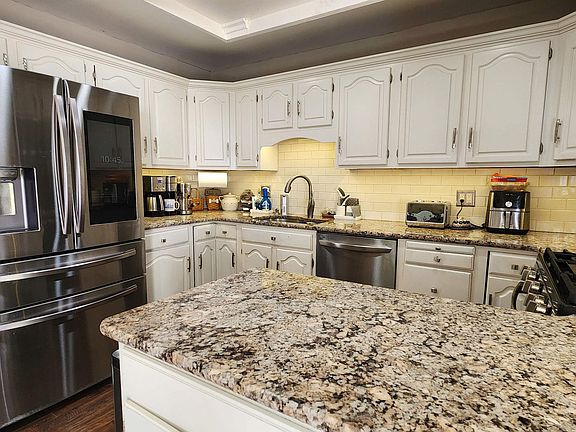 4th image of 1609 Scenic View Dr