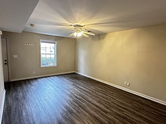 5th image of 248 Executive Ave APT 1A