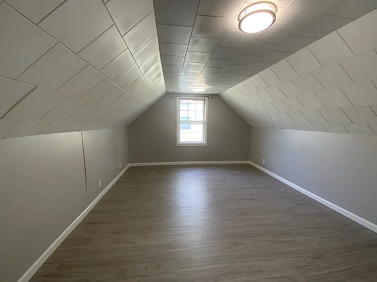 1345 Roselle Ave — Photo 12