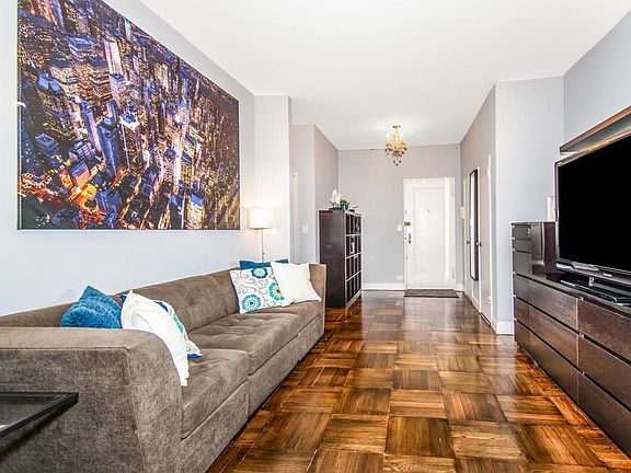 2nd image of 5355 Henry Hudson Pkwy W APT 1B