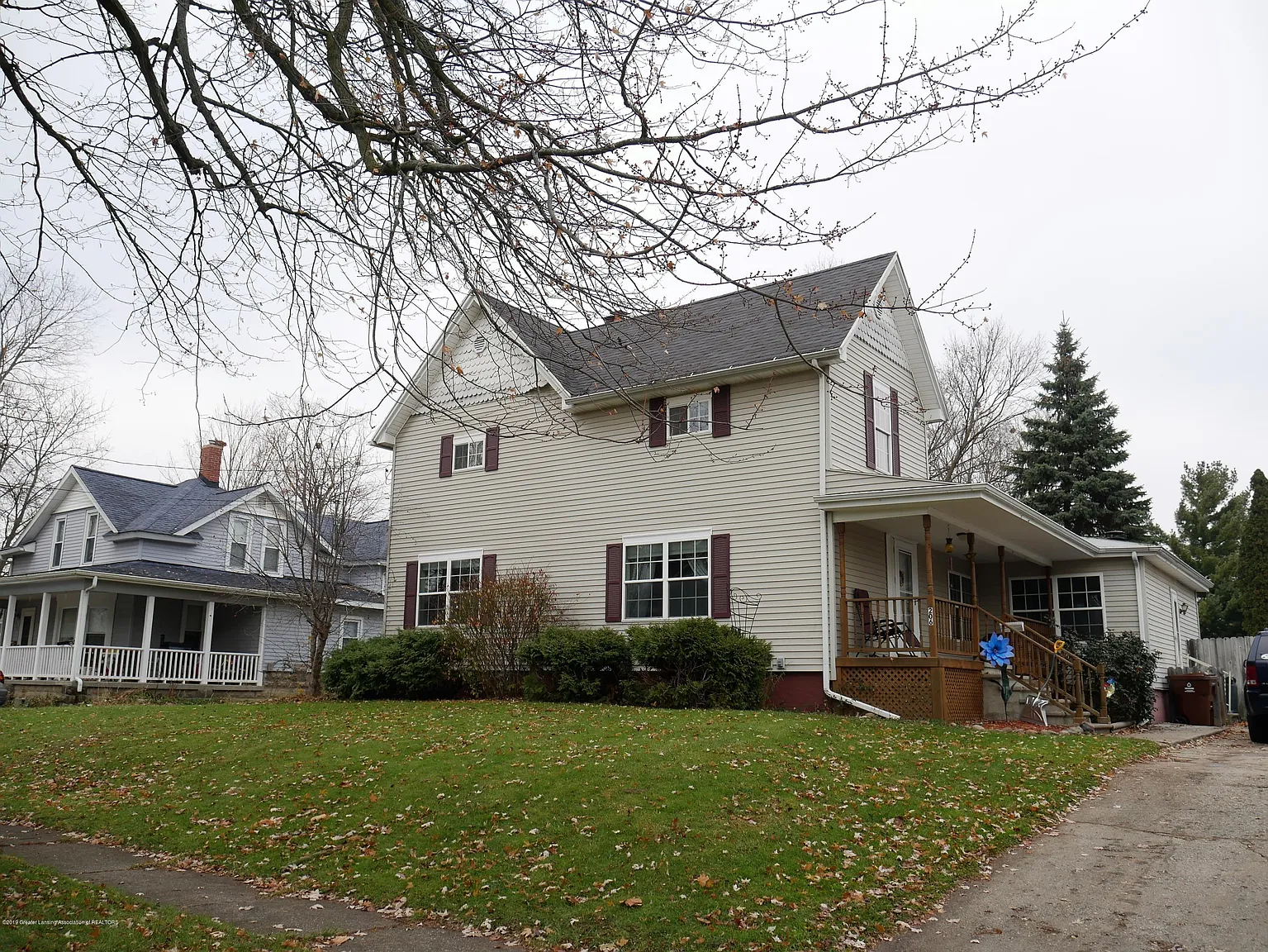 206 W McConnell St photo 1