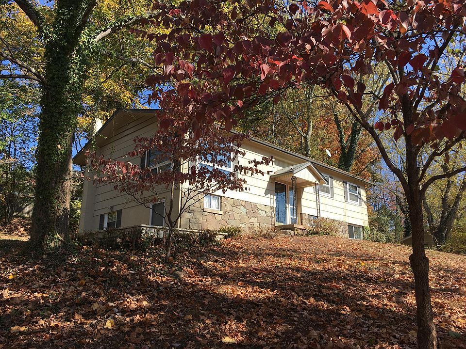 1604 Arrow Wood Road in the Desirable Rocky Hill Area!