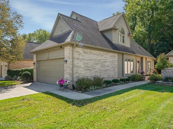 24579 Edgewood Dr, Novi, MI 48374