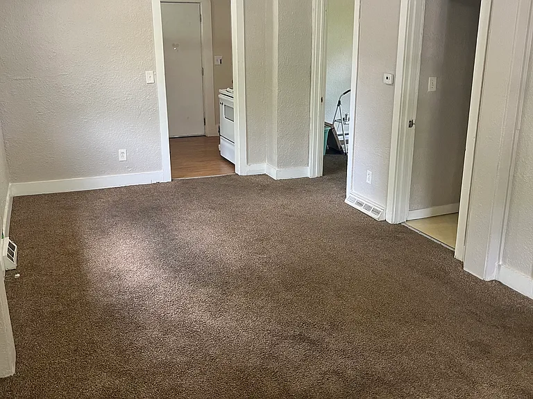 1201 Linwood St — Photo 7