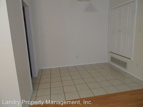 5th image of 305 Pecan St APT C