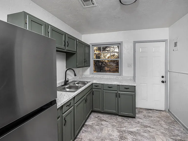 1414 NW 23rd St — Photo 10