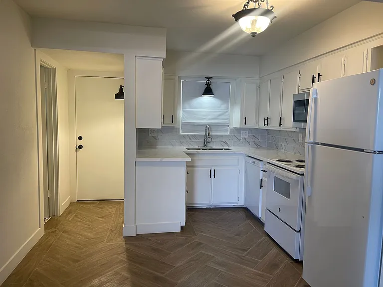 119 Decatur St — Photo 3