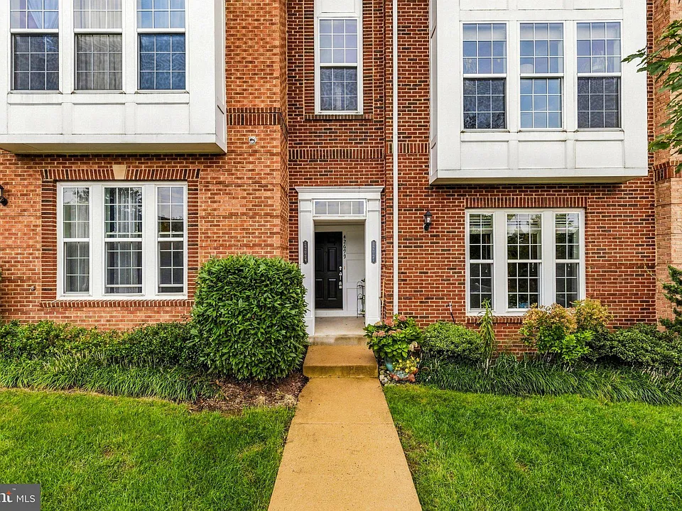 42699 Wardlaw Ter