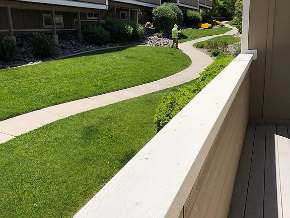 Back Patio (view to the right)