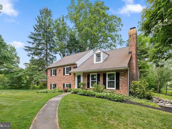 10 Stonehenge Ln, Malvern, PA 19355