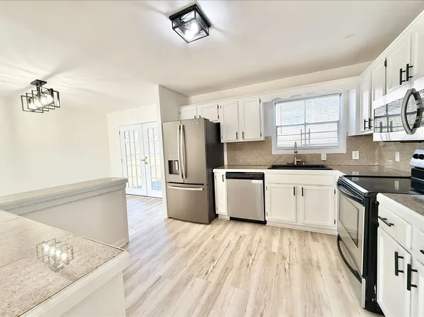 6 Brookside Cir, Little Rock, AR 72205