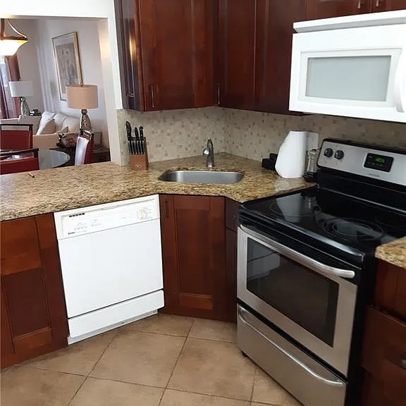 1501 S Ocean Blvd — Photo 4