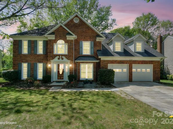 8709 Stratton Farm Rd, Huntersville, NC 28078