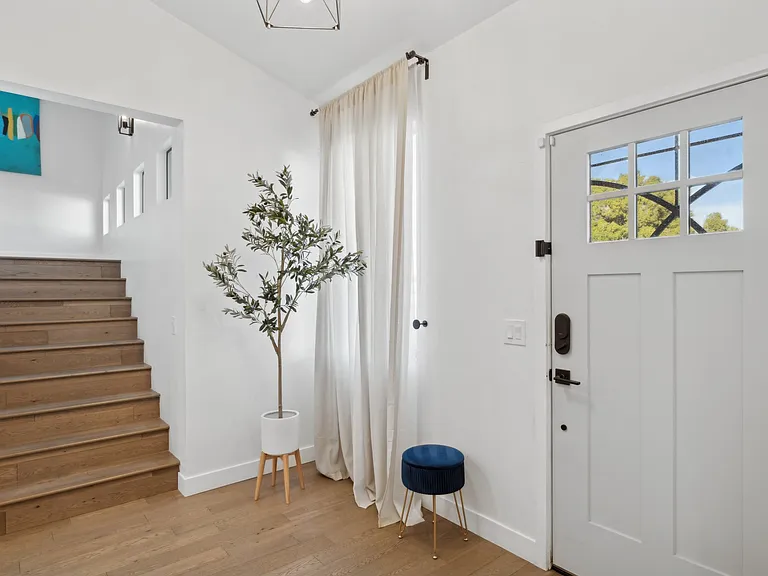 1923 E Monterey Way — Photo 3