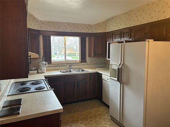 4th image of 1912 Echo Wood Ct