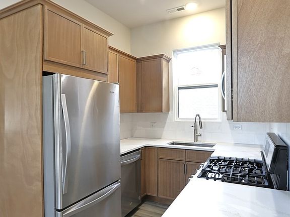 5th image of 3621 S Winchester Ave #2R