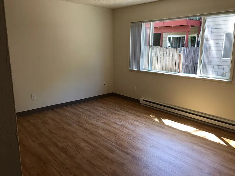 13401 SE Stark St — Photo 16